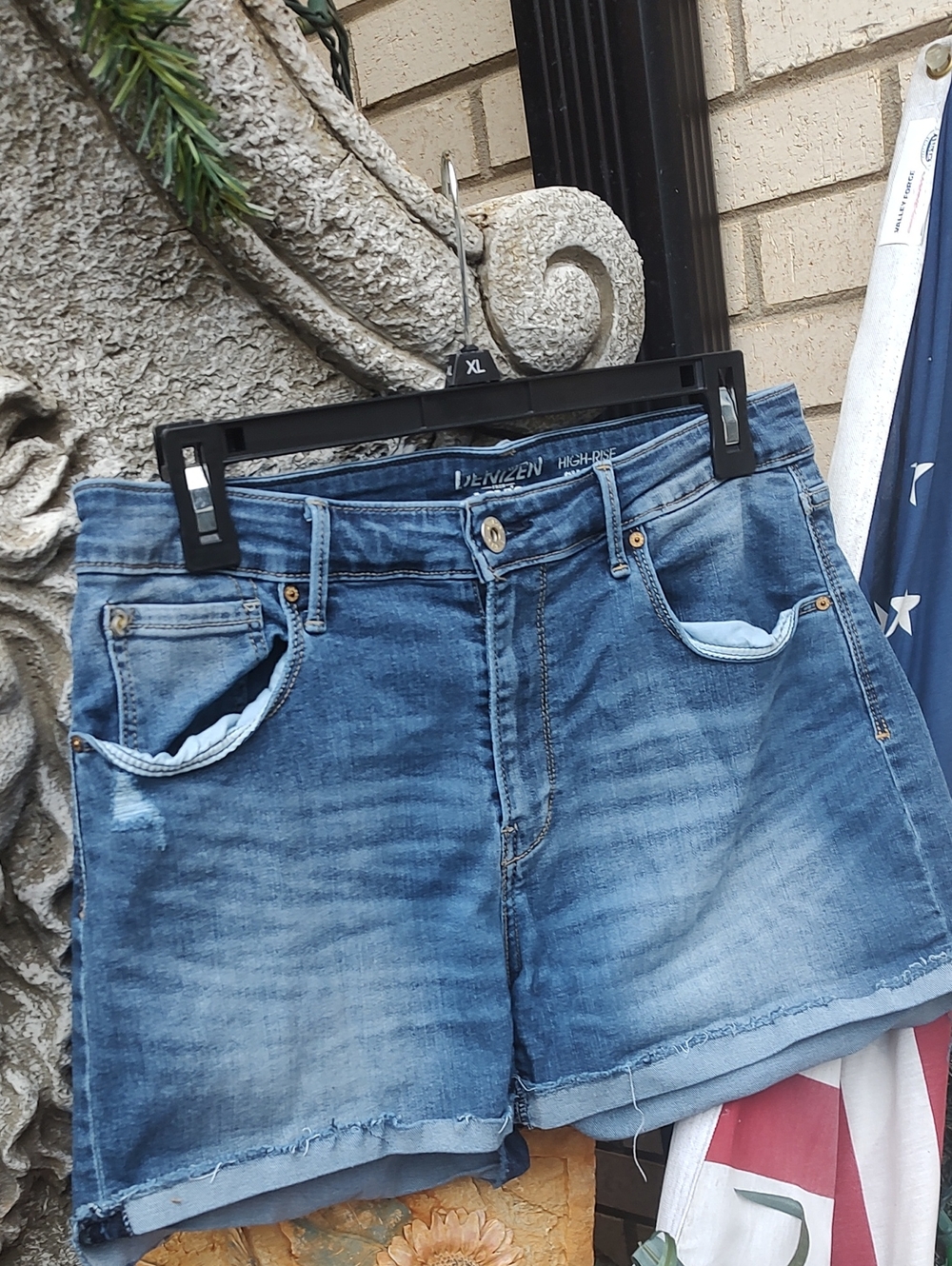 Levi's BlueJean shorts - Picture 9 of 11